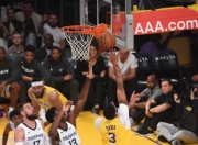 米兰体育官方网站-雄狮轻取灰熊，詹姆斯炮轰27分