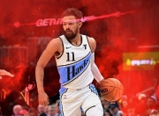 米兰体育官网-老鹰客场战胜猛龙，领跑东部不可阻挡