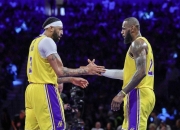 米兰,-湖人队核心球员带伤上阵，帮助球队取得胜利的简单介绍