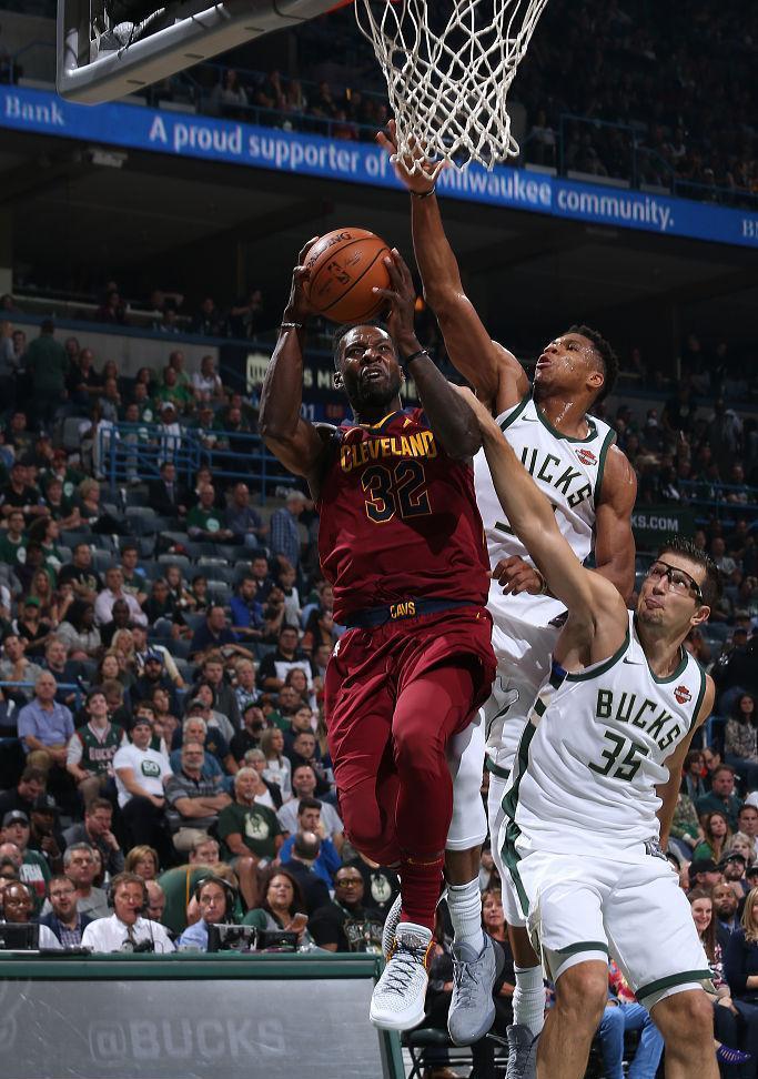 雄鹿惜败热火遭遇两连败 雄鹿惜败热火遭遇两连败