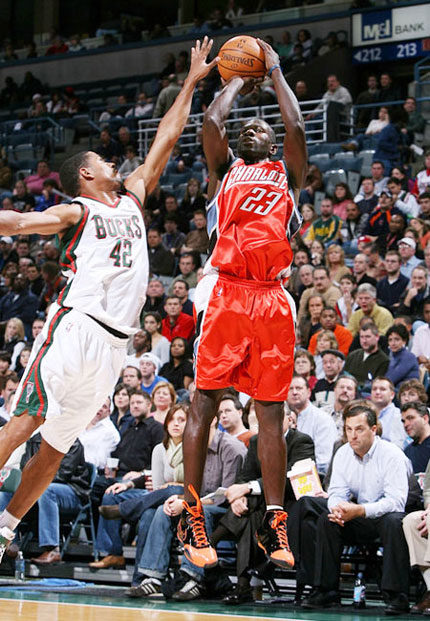 雄鹿力克山猫,保持全胜 雄鹿力克山猫,保持全胜