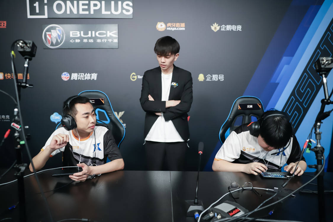 竞速项目争夺激烈,冠军后来居上的简单介绍 竞速项目争夺激烈,冠军后来居上的简单介绍