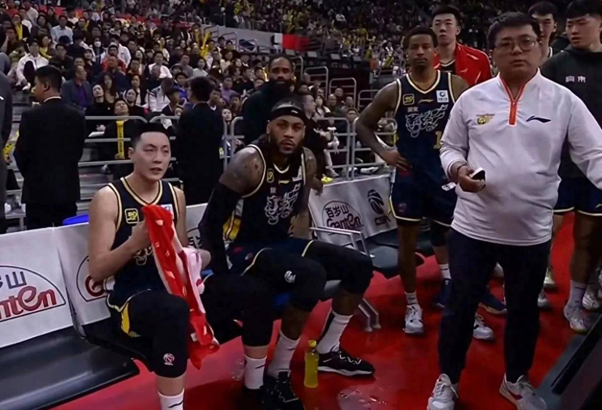 包含传闻球员离队，豪门球队动荡不安的词条