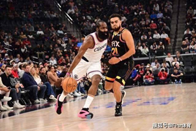 顶尖球队展现绝技,激情碰撞赛场风云 顶尖球队展现绝技,激情碰撞赛场风云