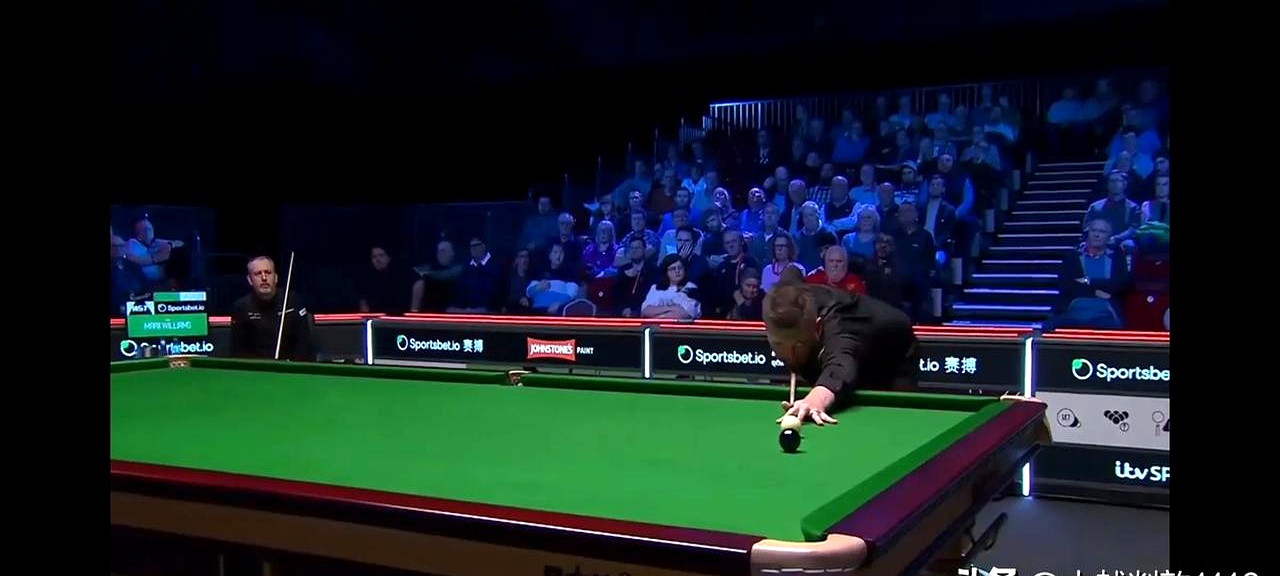 球员精彩状态频现，比赛中战况激烈