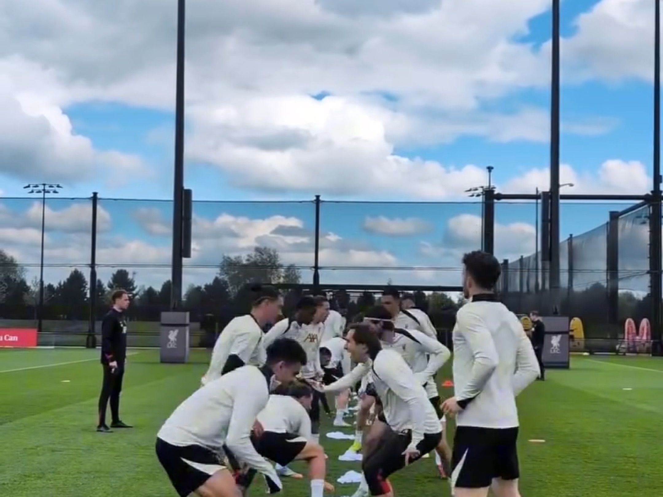 关于利物浦队内氛围融洽备战下一场比赛的信息