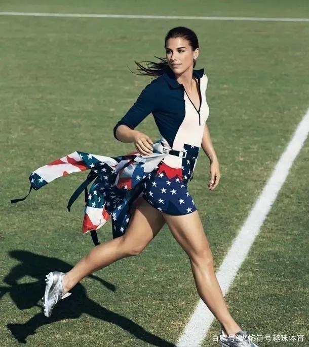 法国女足球队中场展现全面实力,轻取对手 法国女足球队中场展现全面实力,轻取对手