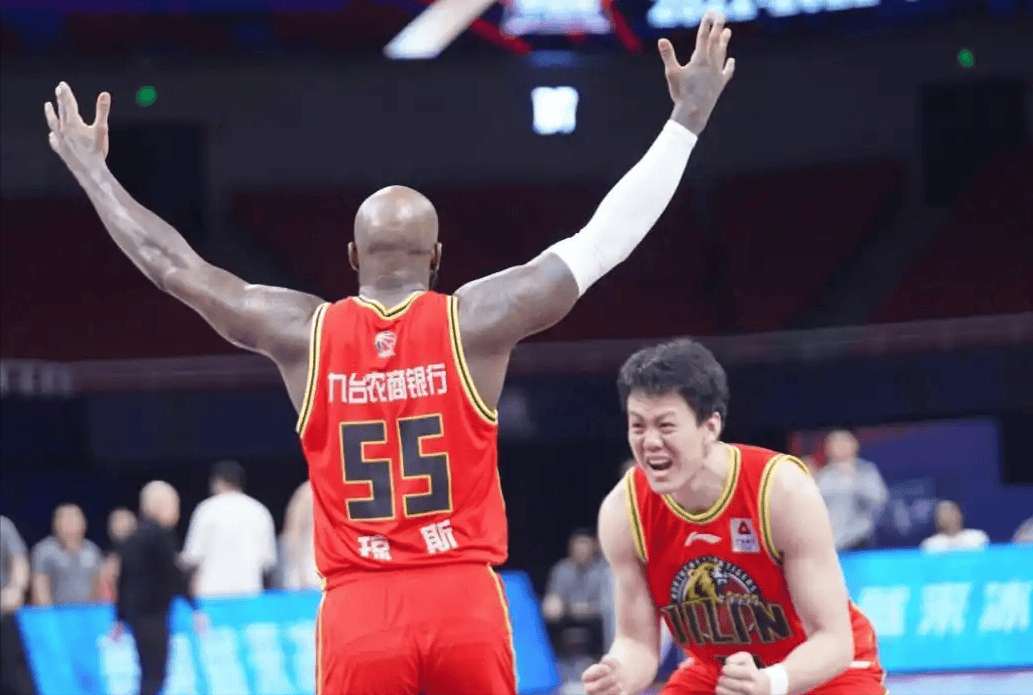 北京首钢成功反超广东宏远,取得胜利! 北京首钢成功反超广东宏远,取得胜利!