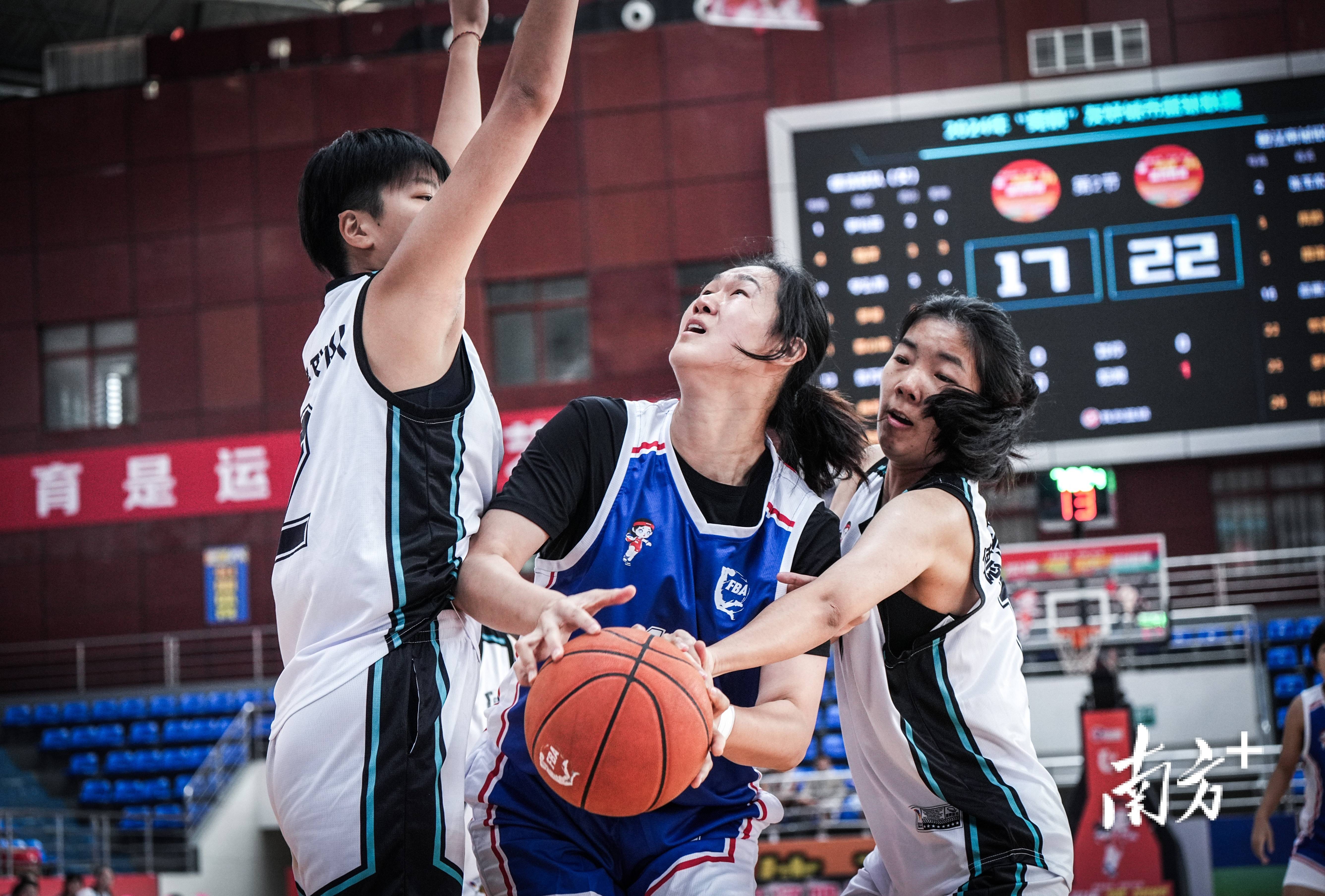 真假对决国际篮球比赛激烈心理战